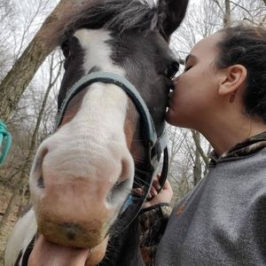 Meet your Posher, Hannah